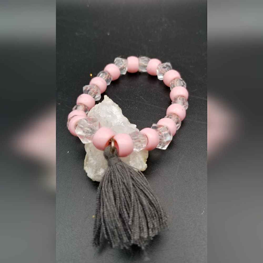 Easy to maintain tassel bracelet. B627